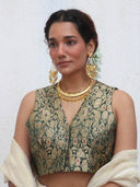 Green color option, Sold out, Currently selected