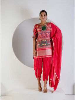 Ritivesh - Red Digital Print Modal Kurta With Dhoti Pant And Dupatta (Set of 3)