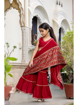Cutiediva - Maroon Sleeveless Paisley Ready To Wear Sharara Saree with Choli