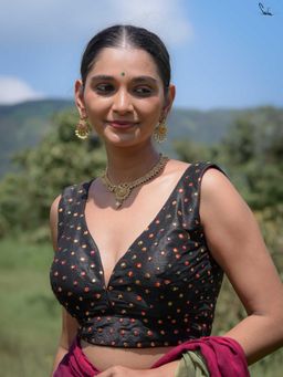 Suta - Black Sleeveless Polyester Padded Stitched Blouse