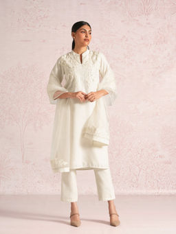 Kaveri - Women Off White Embroidered Kurta