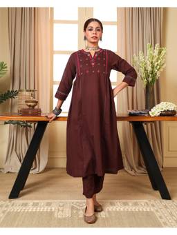 Rangsutra - Brown Kaanch Round-Neck Pacca Hand Embroidery Cotton Kurta