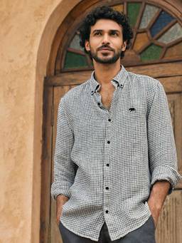 Andamen - Men European Linen Checked Regular Fit Shirt