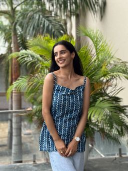 DEASHA INDIA - Blue Cotton Sleeveless Geometric Printed Short Kurti