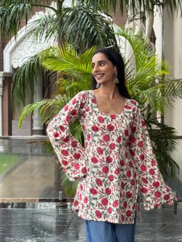 DEASHA INDIA - Off White Cotton Bell Sleeves Floral Printed Short Kurti
