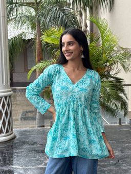 DEASHA INDIA - Turquoise Cotton Full Sleeves Floral Printed Short Kurti
