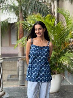 DEASHA INDIA - Indigo Cotton Sleeveless Floral Printed Short Kurti
