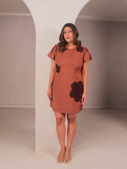WHY SO BLUE - Rae Applique Brown Short Dress
