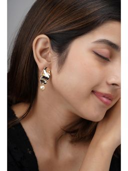 AARSEE OFFICIAL - 22Kt Gold Plated Oval Ripple And Pearl Stud Earrings