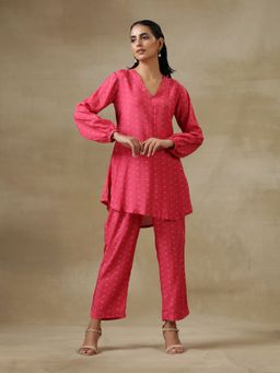 trueBrowns - Pink Bandhani Printed Silk Gathered Sleeve Co-ord (Set of 2)