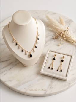Gahan - Gold-Plated Black and White Stone Necklace with Matching Drop Earrings Set for Women