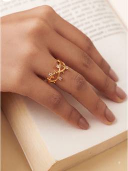 Gahan - Elegant Gold Plated Ring with Sparkling Crystal Centre for Women