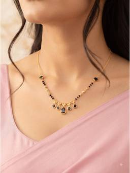 Gahan - Elegant Gold Necklace with Delicate Shaped Crystal Charms Design for Women