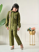 Green color option, Sold out, Currently selected