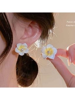 ESTAILO FASHION - Floral Pinterest Stud Earrings