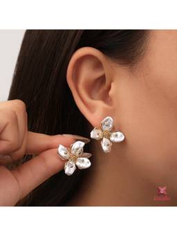 ESTAILO FASHION - Ivory Bloom Studs Earrings