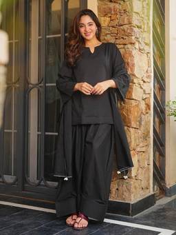Gahan - Jet Black Solid Kurta With Farsi Salwar & Chiffon Dupatta
