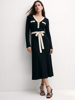 Outzidr - Black Plunge Neck Flared Dress with Belt