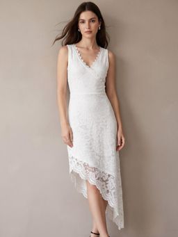Outzidr - White V Scallop Lace Neck Dress