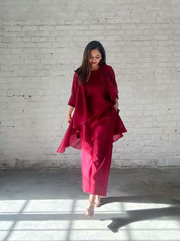 Vaaya - The Waterfall Ensemble -Burgundy Shrug