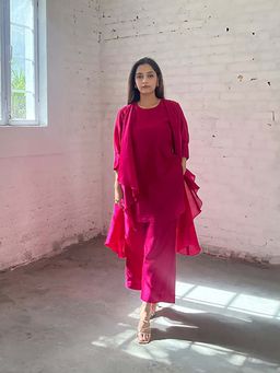 Vaaya - The Waterfall Ensemble - Rani Pink Shrug
