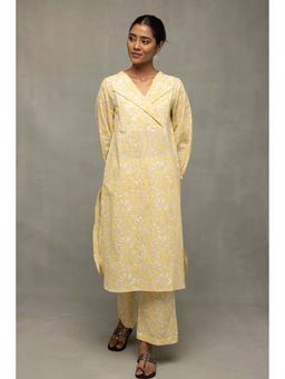 Sutra Art of Clothing - Women Yellow Pure Cotton Floral Kurta with Pant