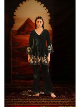 SAKSHI G CHAWLA - Green Meh Velvet Embellished Kurta and Pant