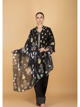 Tanu Malhotra - Women Embroidered Black Kurti and Pant with Dupatta