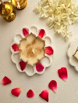 Homearte - Marble Floral Shape Candle Holder