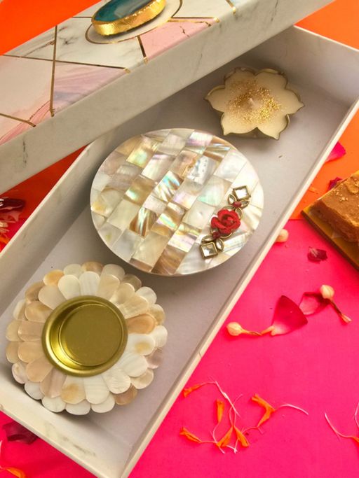 Homearte Mother Of Pearl White Round Tea Light Holder, Choki and Candle