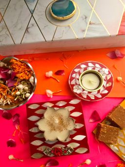 Homearte - Mother Of Pearl Yellow Choki , Tea Light Holder and Candle