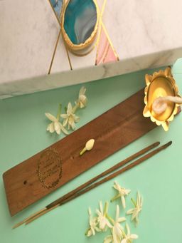 Homearte - Wooden Gaytri Mantra Incense Holder