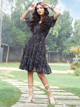 Sera - Black Light Weight Flowy Chiffon Dress