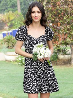 Sera - Black Premium Viscose Puff Sleeve Fit & Flared Dress