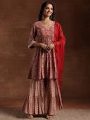 Red color option, Sold out, Currently selected