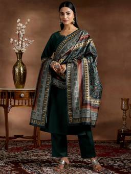 Libas - Gerua Green Solid Straight Suit With Dupatta