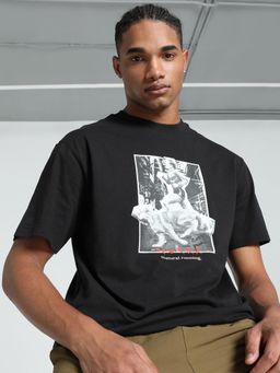 Puma - CLUB DE COURSE Graphic Relaxed Fit T-shirt - Black