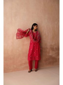 HERITAGE - Women Pink Chanderi Floral Kurta with Pant and Dupatta (Set of 3)