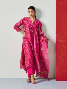 HERITAGE - Women Pink Chanderi Floral Kurta with Pant and Dupatta (Set of 3)