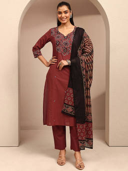 Libas - Women Rust Thread Work Cotton Kurta and Pant with Dupatta