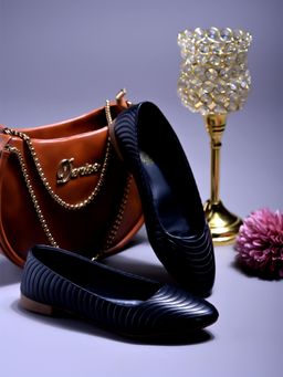 Shoetopia - Textured Black Ballerinas for Girls