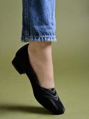 Black color option, Sold out, Currently selected