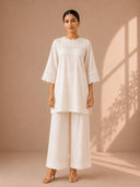 Off White color option, Currently selected