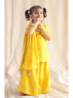 TIBER TABER - Girl Golden Glow Brocade Kurti with Palazzo & Dupatta - Yellow (Set of 3)