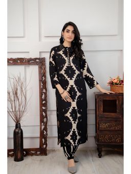 Nehamta - Women Black Rayon Kurta with Salwar (Set of 2)