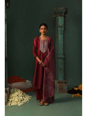 Buy HERITAGE Women Wine Chanderi Printed Kurta with Pant and Dupatta ...