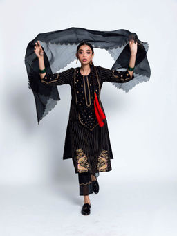 Label Earthen - Women Black Embroidered Kurta with Pant & Dupatta (Set of 3)