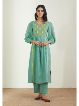 Label Earthen - Women Green Floral Kurta with Pant (Set of 2)