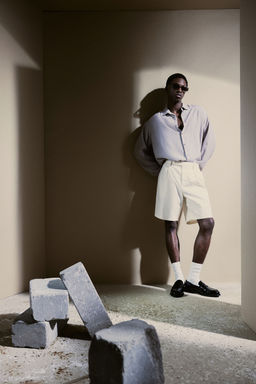 H&M - Men White Relaxed Fit Twill Bermuda Shorts