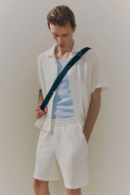 H&M - Men White Relaxed Fit Shorts